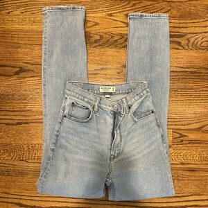A&F 90s Slim Straight Ultra High Rise